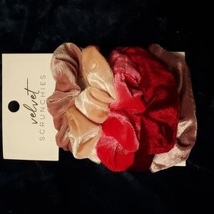 💥LAST CHANCE💥 Mauve velvet scrunchie set